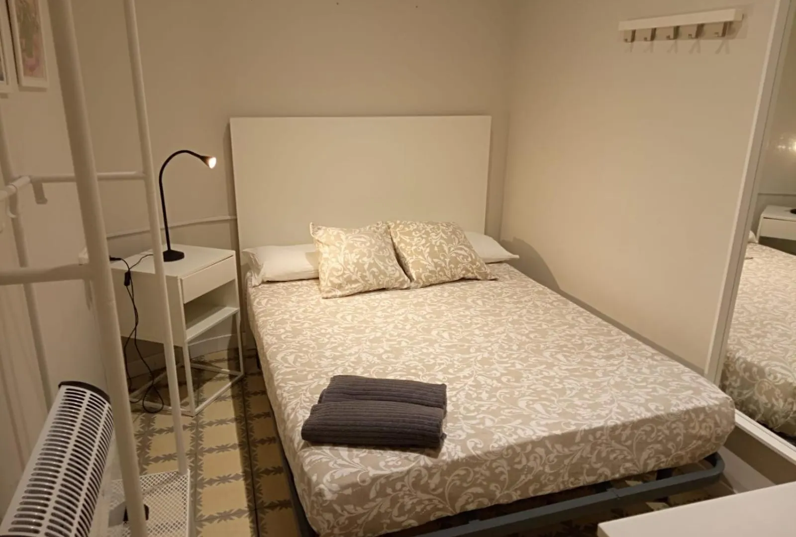 Amat Private Rooms Near Plaza Universitat バルセロナ