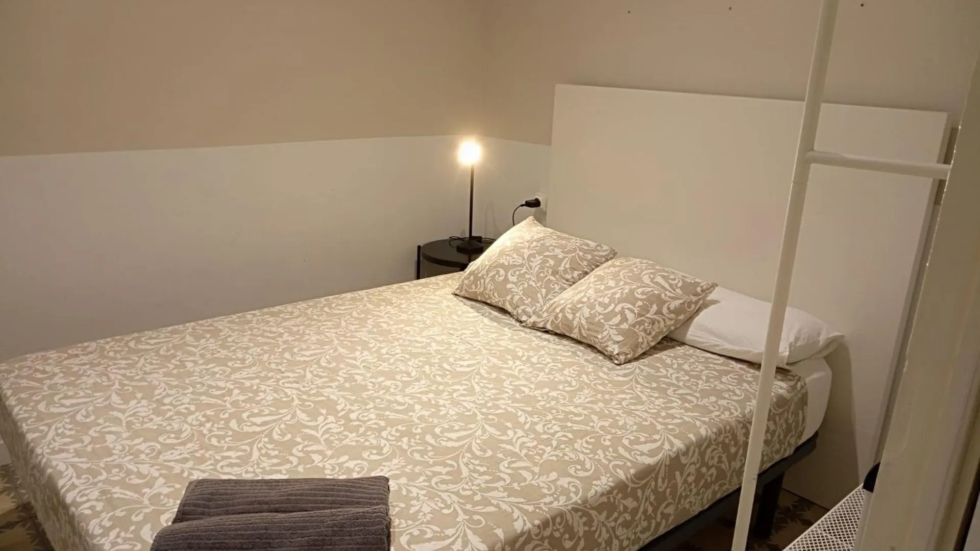 ホステル Amat Private Rooms Near Plaza Universitat バルセロナ スペイン