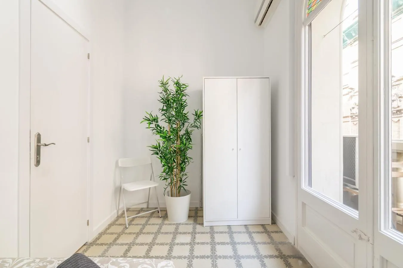 Amat Private Rooms Near Plaza Universitat Barcelona Albergue